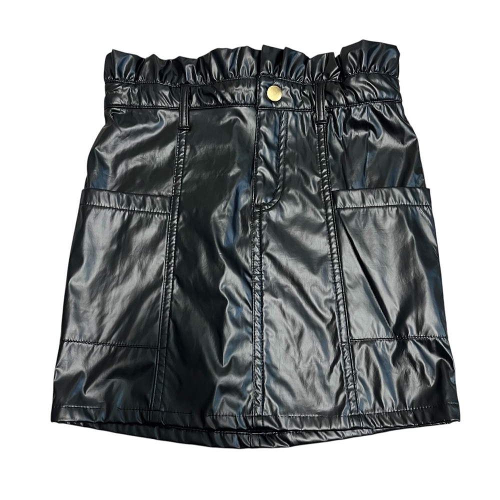 Girls size 7/8 blackk faux leather skirt w/pockets